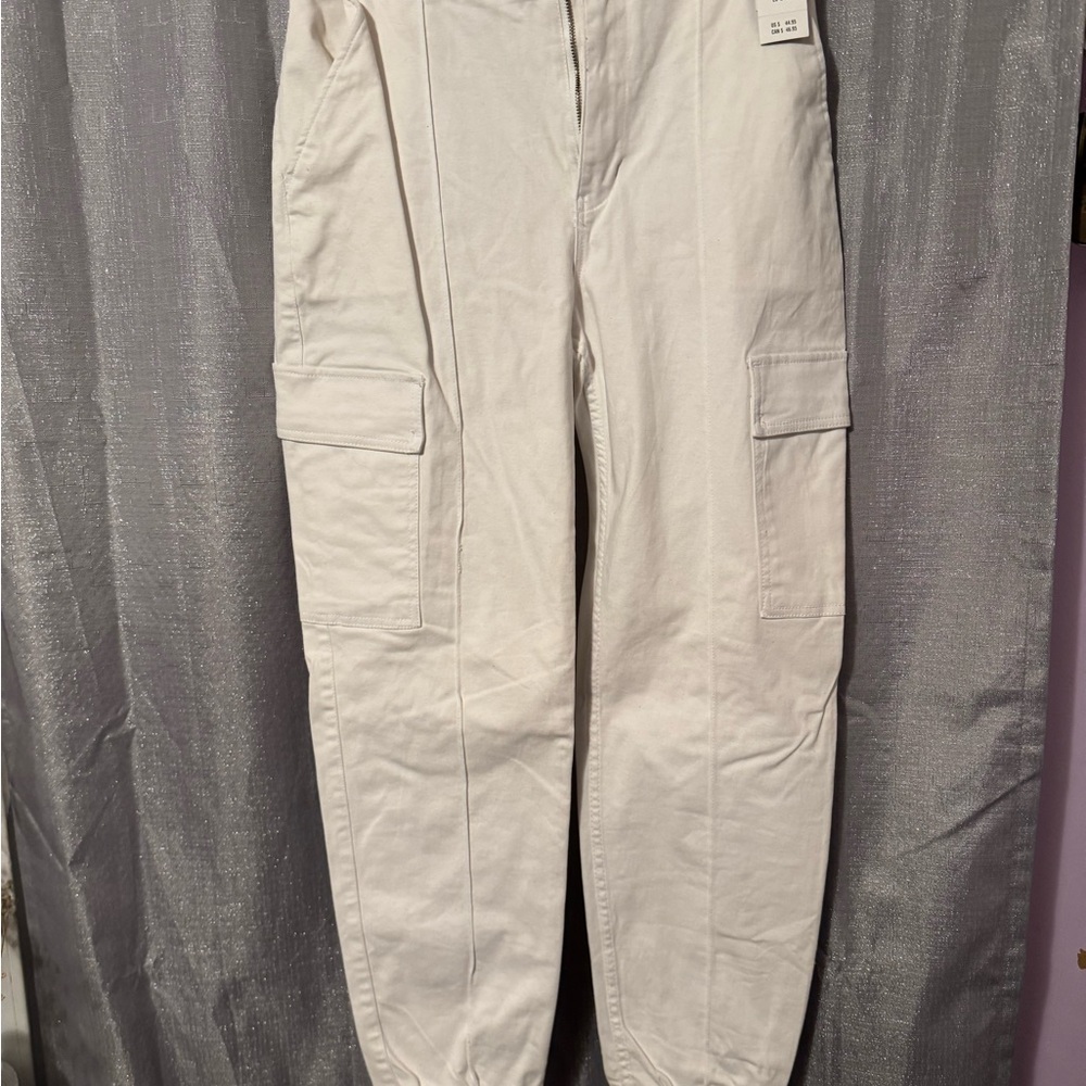 Hollister Women’s White Cargo Jogger Pants